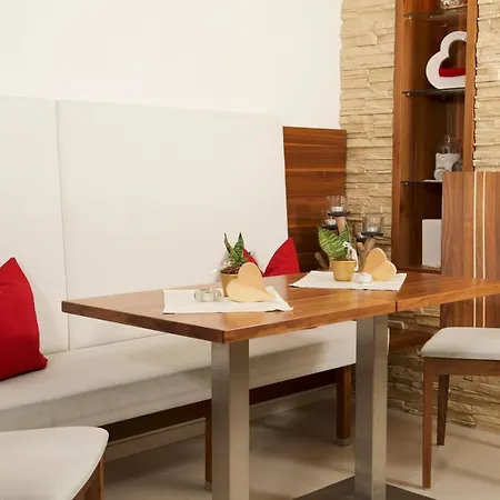 Hotel Romantica Jerzens 3*